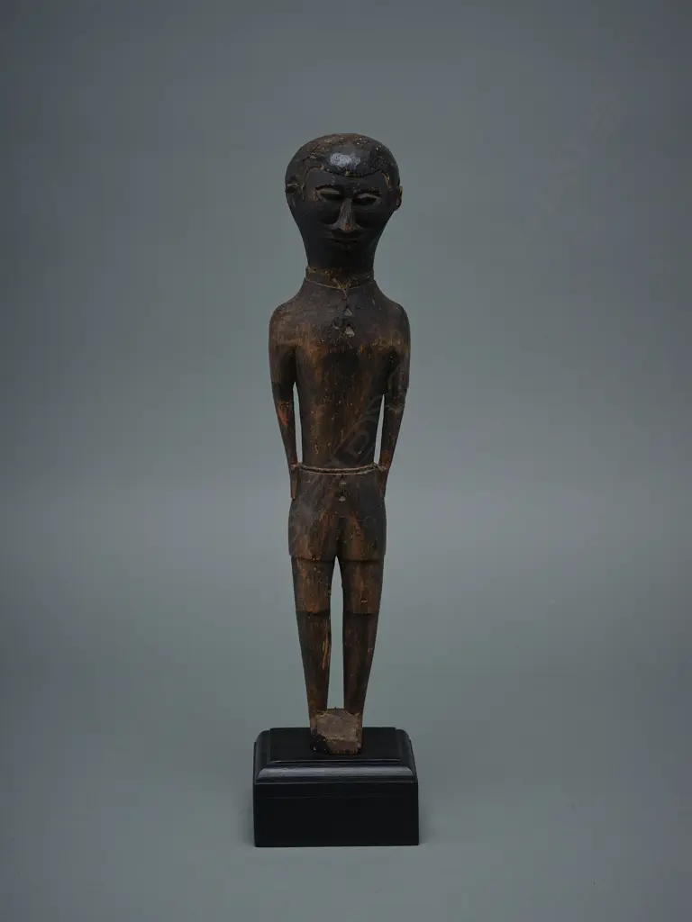 Indonesian wooden male figure, Image 1++